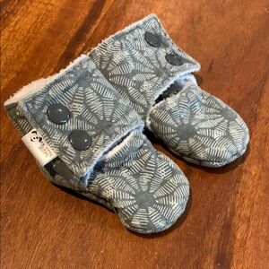 Cozy Blue Patterned Baby Booties
